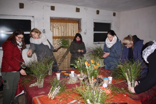 Junge-Landfrauen-Wittingen-Blumenworkshop-3